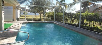 Villa Jacaranda, Beautiful 3 soverom pluss Den, soveplass til 8, Screened & oppvarmet basseng 