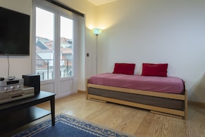 1 chambre, bureau, fer et planche à repasser, Wi-Fi gratuit