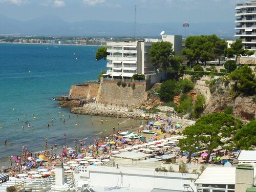 Asunto ensimmäinen rivi merestä Saloussa