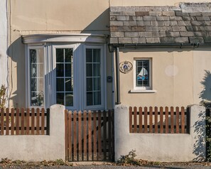 Exterior detail - Charming 2 bedroom cottage in Lymington, very close to town, marina & sea walks (Lymington)