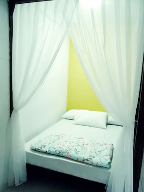Free WiFi, bed sheets