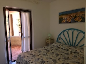 1 chambre, fer et planche Ă repasser, lit parapluie, draps fournis