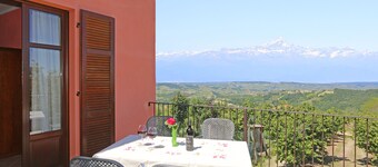 Apartment in farmhouse in the heart of the Langhe, near Barolo