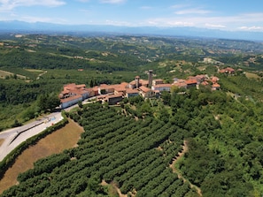Aerial view - Apartment in farmhouse in the heart of the Langhe, near Barolo (Albaretto della Torre)