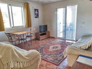 Televisión, reproductor de DVD y videoteca 