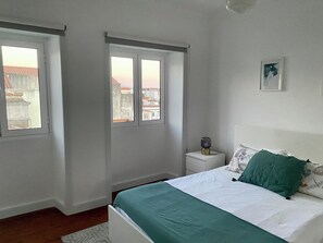 2 quartos, ferros/tábuas de passar roupa, Wi-Fi, roupa de cama