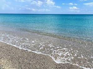 Plage, chaises longues