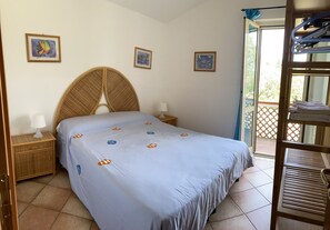2 bedrooms, iron/ironing board, travel cot, free WiFi