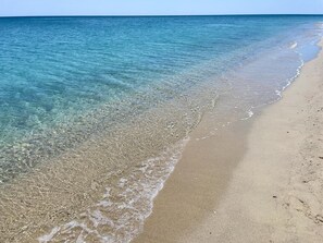 Plage, chaises longues