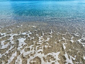 Plage, chaises longues