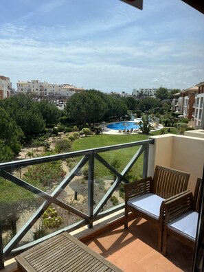 Property grounds - MASSIVE PRICE REDUCTION.BOOK NOW!!! (Albufeira)