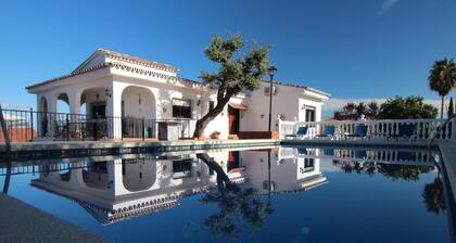 Large Villa In Alhaurin El Grande with Private Pool & Games Room