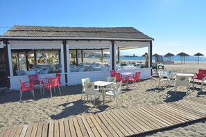 Outdoor dining - Beach front House with 4 bedrooms with pool near Sabinillas (Estepona) (Casares)