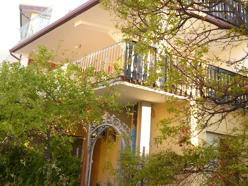 Spacious holiday apartment in La Caletta, a few minutes from the beach