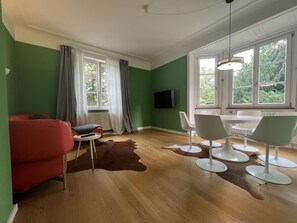 Smart TV, DVD player - 3 bedroom Jugendstilwohnung near the castle (Ludwigsburg)