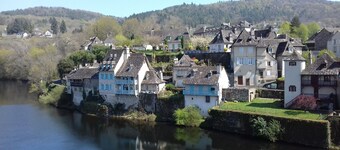 MAISON AVEC PISCINE CHAUFFEE* AU BORD DES RIVES DE LA DORDOGNE WIFI OFFERT

