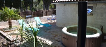 Gite with private spa and enclosed terrace close to shops and rivers