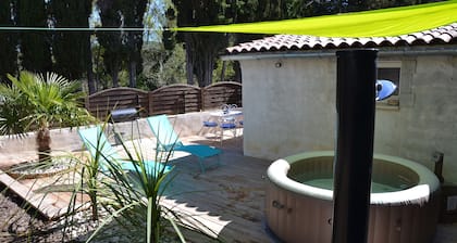 Gite with private spa and enclosed terrace close to shops and rivers