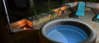 Gite with private spa and enclosed terrace close to shops and rivers
