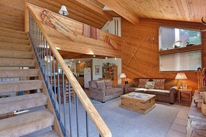 TV, fireplace, stereo - Snowflower 15: Mountain Views, Near Snowcreek Golf (Mammoth Lakes)