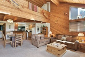 TV, fireplace, stereo - Snowflower 15: Mountain Views, Near Snowcreek Golf (Mammoth Lakes)