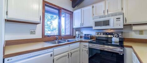 Cookware/dishes/utensils