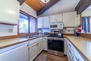 Cookware/dishes/utensils