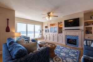 TV, fireplace