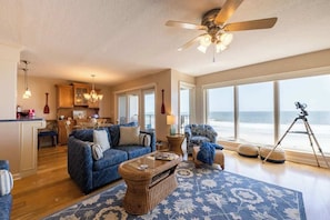TV, fireplace - Sur La Plage-Oceanfront & Pool (Fernandina Beach)