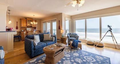 Sur La Plage-Oceanfront & Pool