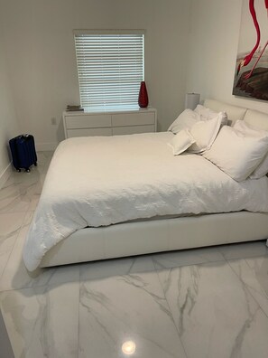 2 bedrooms, iron/ironing board, free WiFi, bed sheets - STUNNING FRESHLY RENOVATED STONEYBROOK CONDO IN GATED COMMUNITY ON GOLF COURSE (Estero)