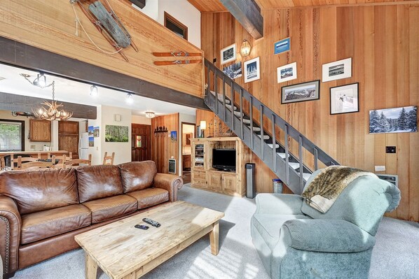 TV, fireplace, stereo