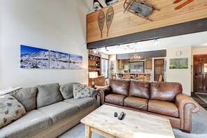 TV, fireplace, stereo