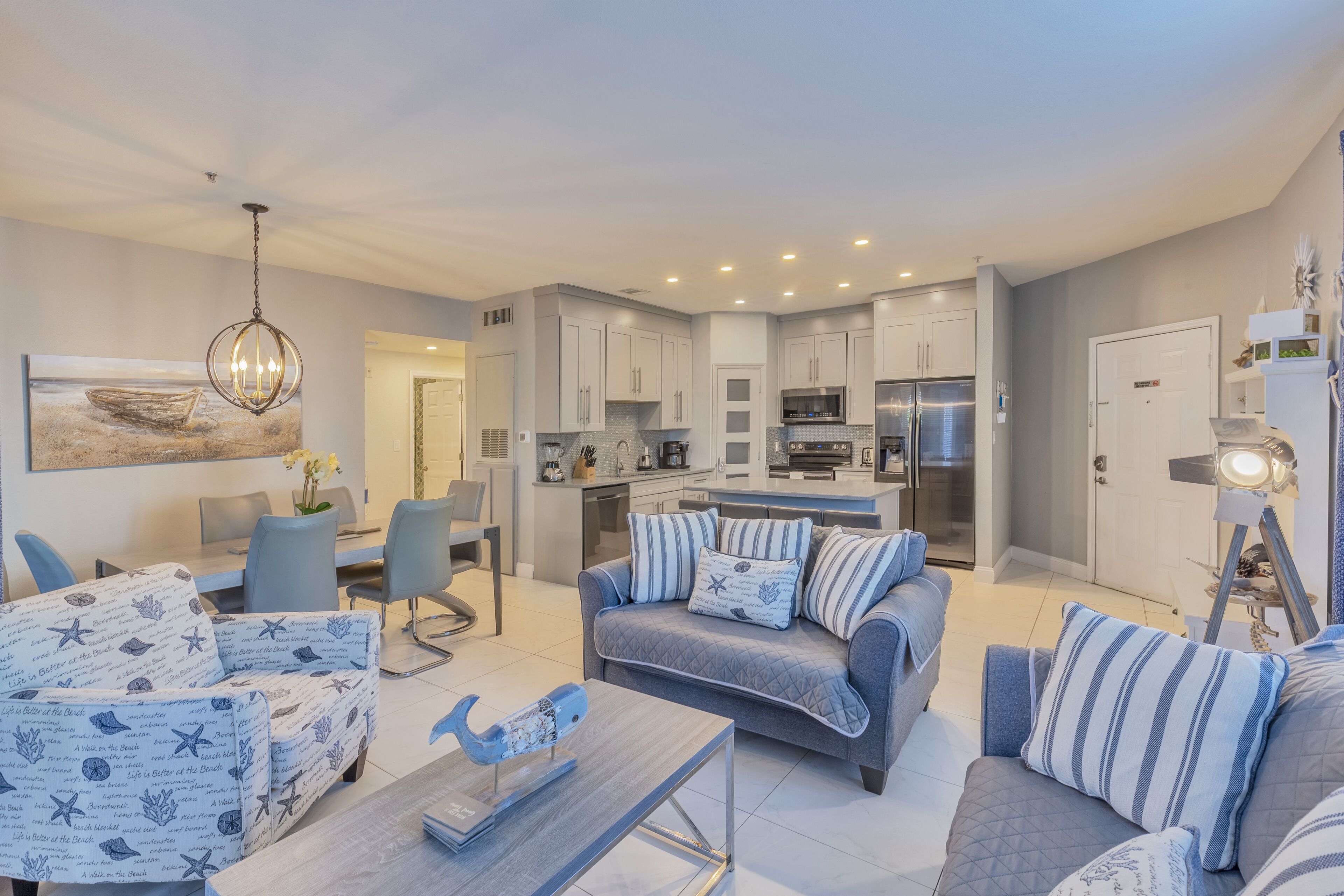 Ground floor renovated condo in Avalon Clearwater-Costal soul
