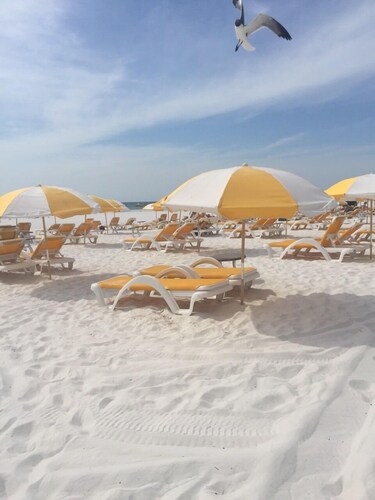 Condo rénové au rez-de-chaussée à Avalon Clearwater