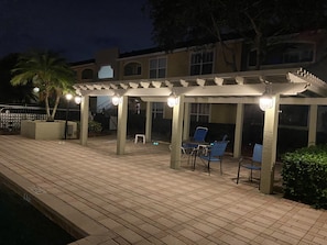 تناول الطعام بالخارج