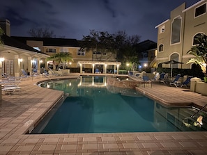 حمّام سباحة خارجي، حمّام سباحة مُدفَّأ