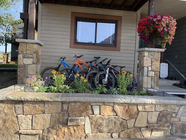 A stone wall with a stone bench, a window, and a flower basket. - Spacious ski in double condo prime base area location by Mountaineer Square. (Mt. Crested Butte)
