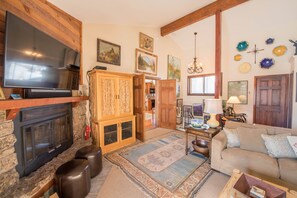 Smart TV, fireplace, DVD player, stereo - Spacious ski in double condo prime base area location by Mountaineer Square. (Mt. Crested Butte)