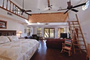 7 bedrooms, desk, iron/ironing board, WiFi