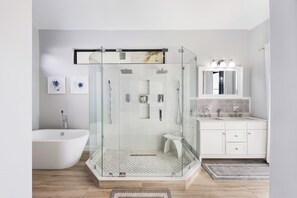 Badewanne, Haartrockner, Bidet, Handtücher