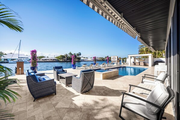 Ulkouima-allas, lämmitetty uima-allas