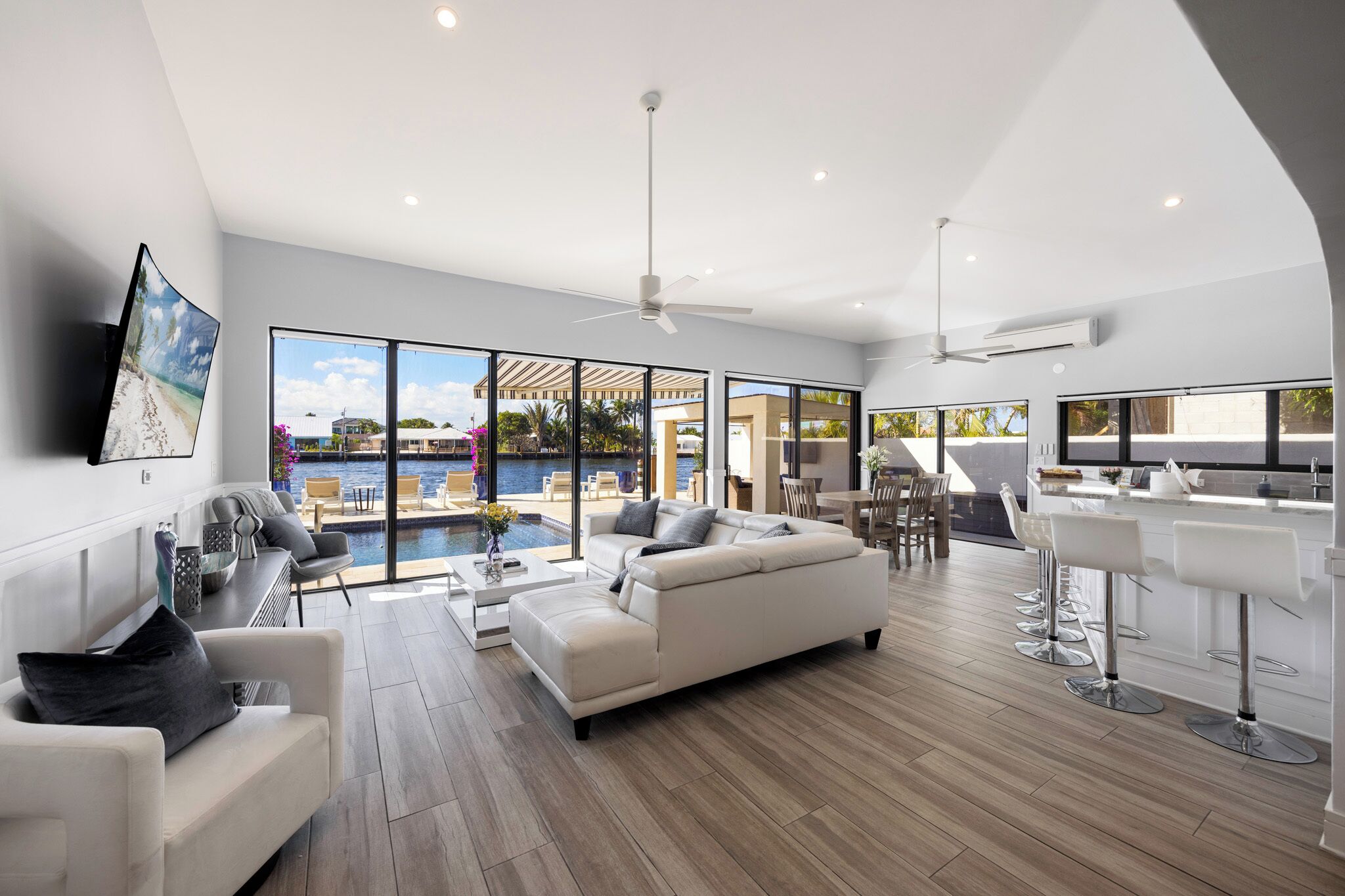 Taulutelevisio, kirjoja