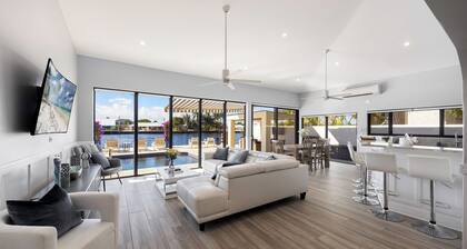 Enjoy the Intracoastal Views! Private Pool+Hot Tub - Walk to Beach&Town