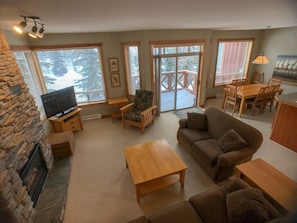 TV, fireplace, DVD player - Panorama Riverbend 3-Bedroom Town House - Location, Location, Location (Panorama Village)