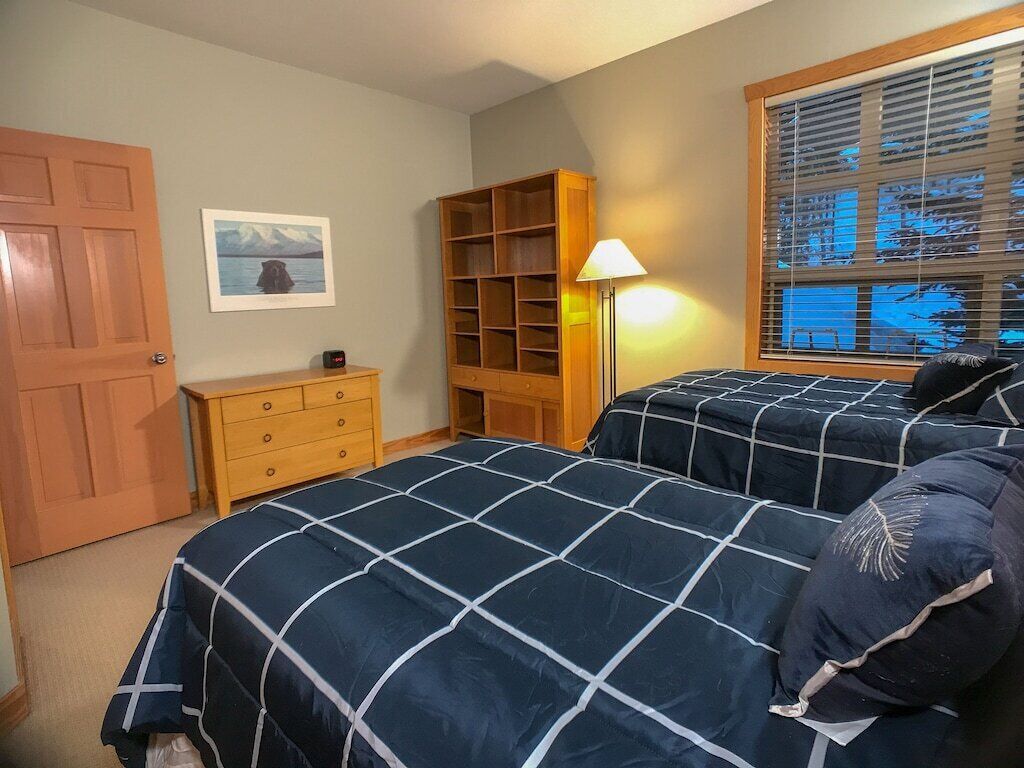 3 habitaciones, tabla de planchar con plancha, internet y ropa de cama 