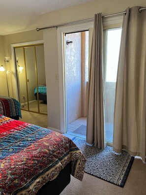 2 bedrooms, iron/ironing board, travel cot, free WiFi - Sunny Escapes Getaway - Your spacious home away from home! (St. George)