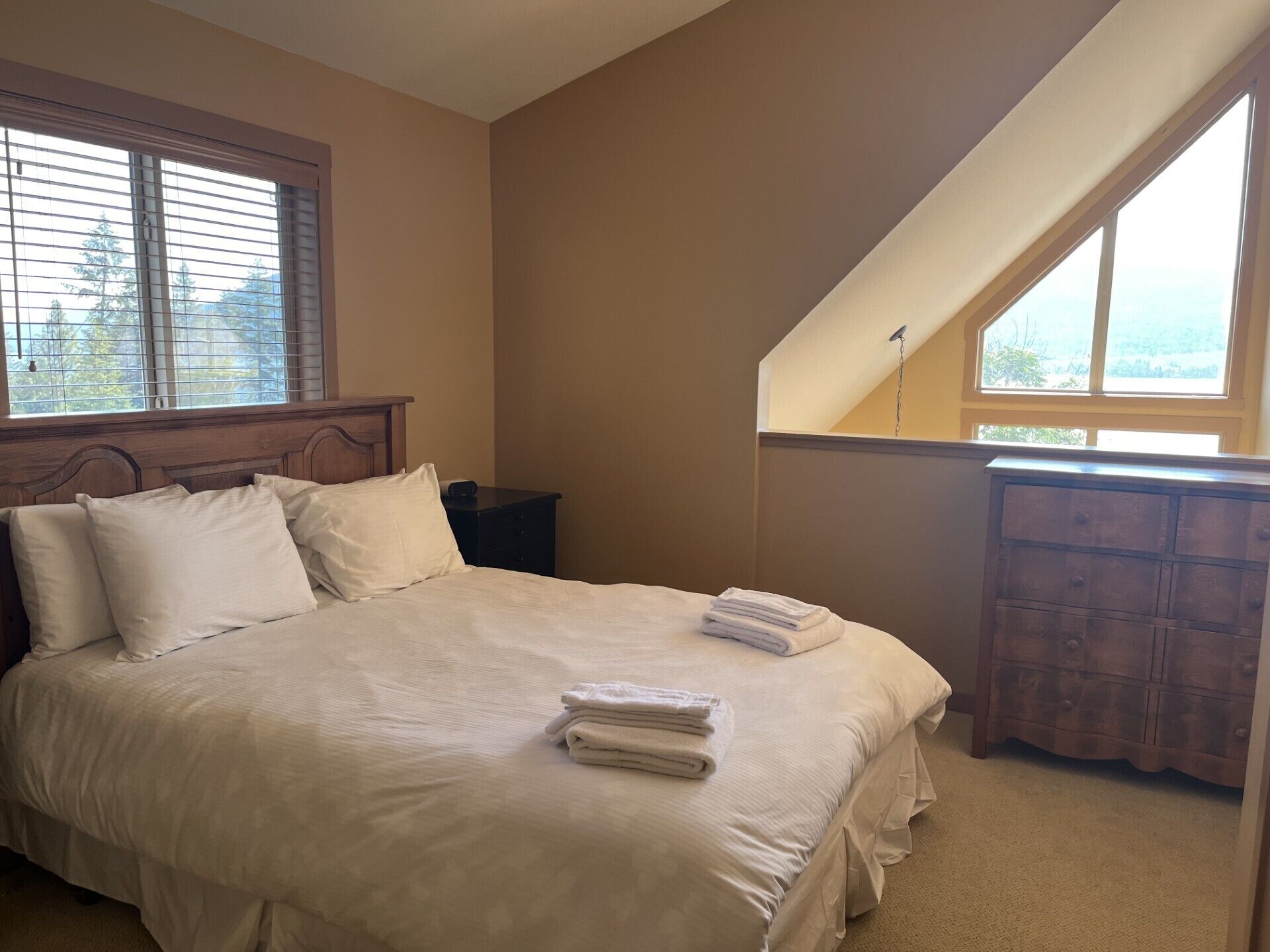 3 bedrooms, desk, iron/ironing board, WiFi