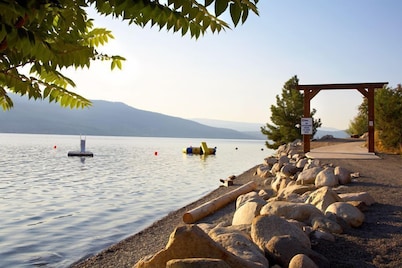 Amazing unobstructed Lake Okanagan view at Resort - off season rates