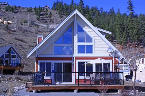 Amazing unobstructed Lake Okanagan view - Booking for summer 2026 now!